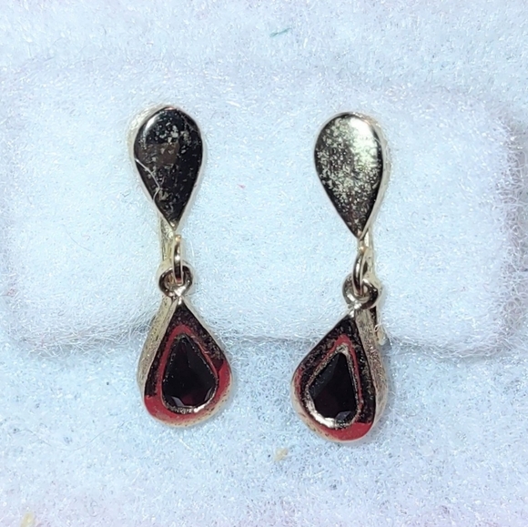 Avon Garnet Teardrop Vintage Dangle Earrings - Picture 6 of 9